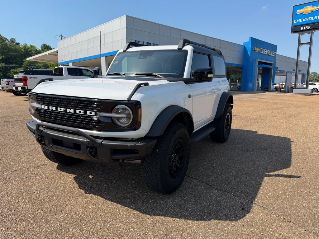 2021 Ford Bronco Base in White — front three-quarter view