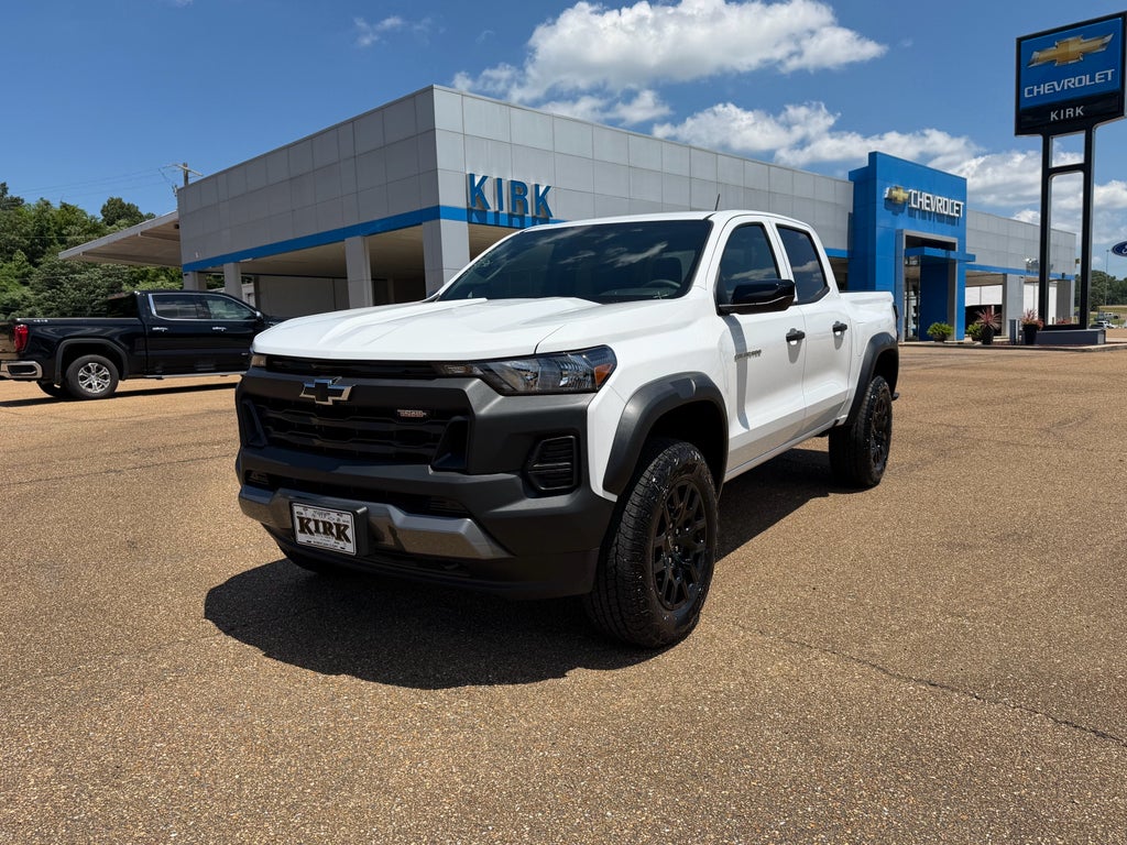 2026 Chevrolet Colorado Trail Boss in Summit White — front three-quarter view