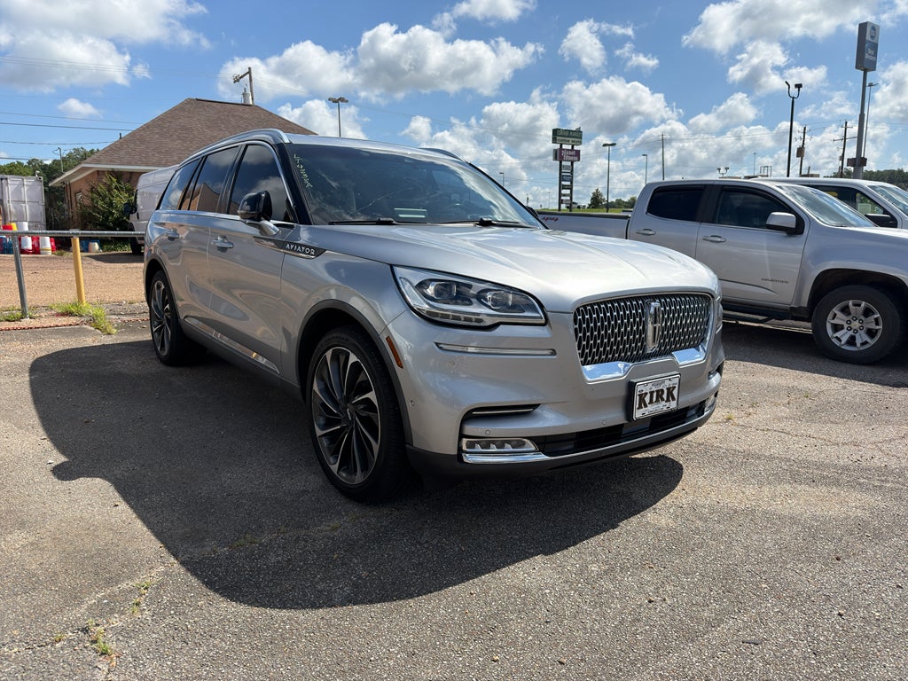 2021 Lincoln Aviator Reserve in Silver Radiance — front three-quarter view